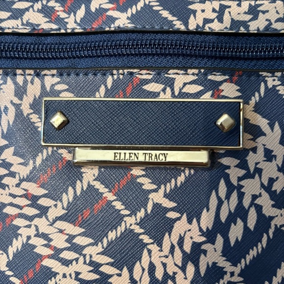 Ellen Tracy Tote Navy and Cream Geometric pattern Vinyl-feel Silver Hardware - Picture 4 of 16